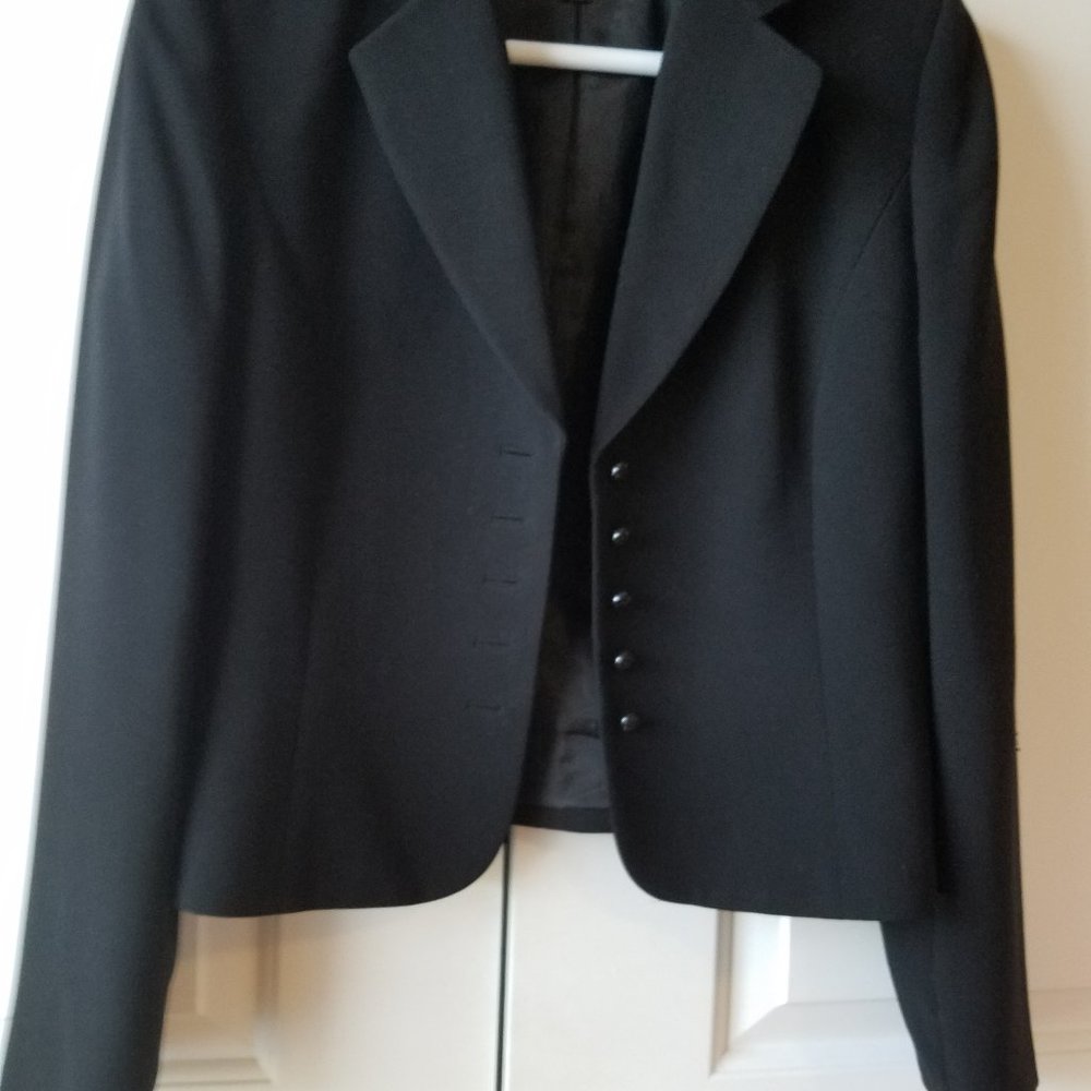 TAHARI Arthur S. Levine suit, petite.